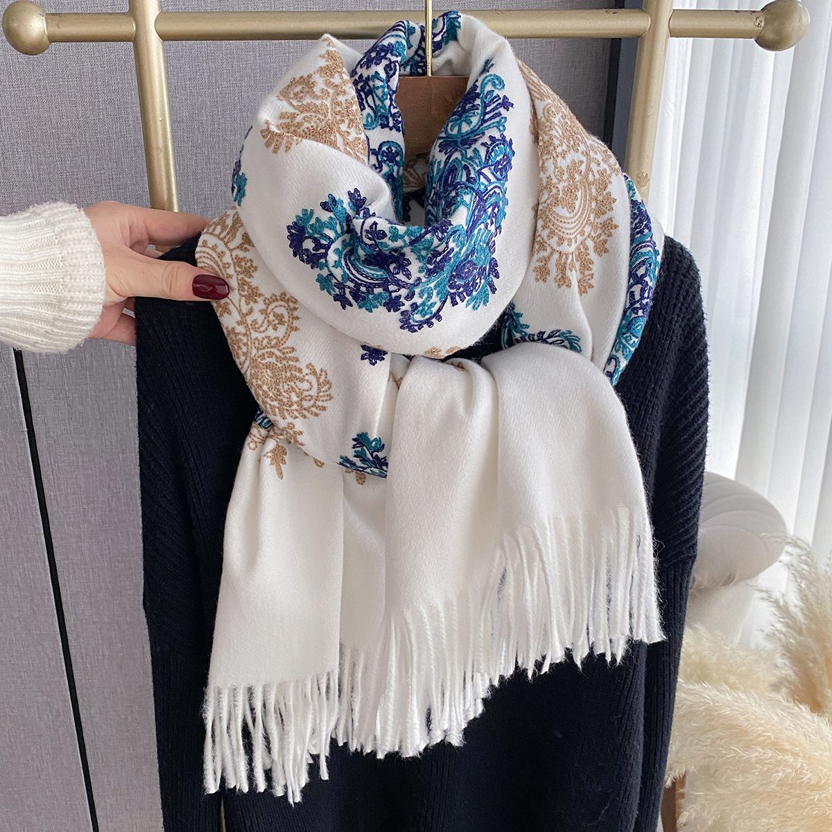 Women Fashion Winter Warm Cash - Embroidery Pashmina ulasan dan harga